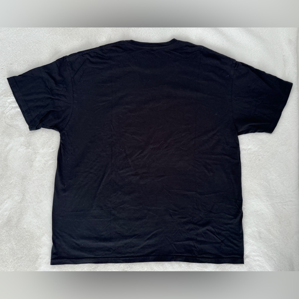 Queen Black and White Graphic Tee, Size 2X - Picture 5 of 8